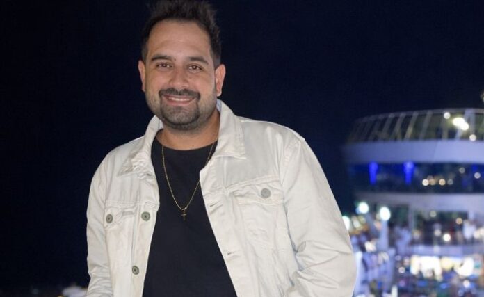 À frente da POP Move, plataforma de mobilidade urbana em expansão no Brasil, Henrique não se limita ao crescimento territorial. Seu foco está na engenharia do modelo operacional, desenhando um sistema descentralizado onde cada cidade funciona como uma unidade estratégica, com metas claras, acompanhamento contínuo e responsabilidade local.